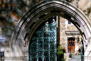 Photo of Yale archway to dorm - College Placement by AdmissionStyles